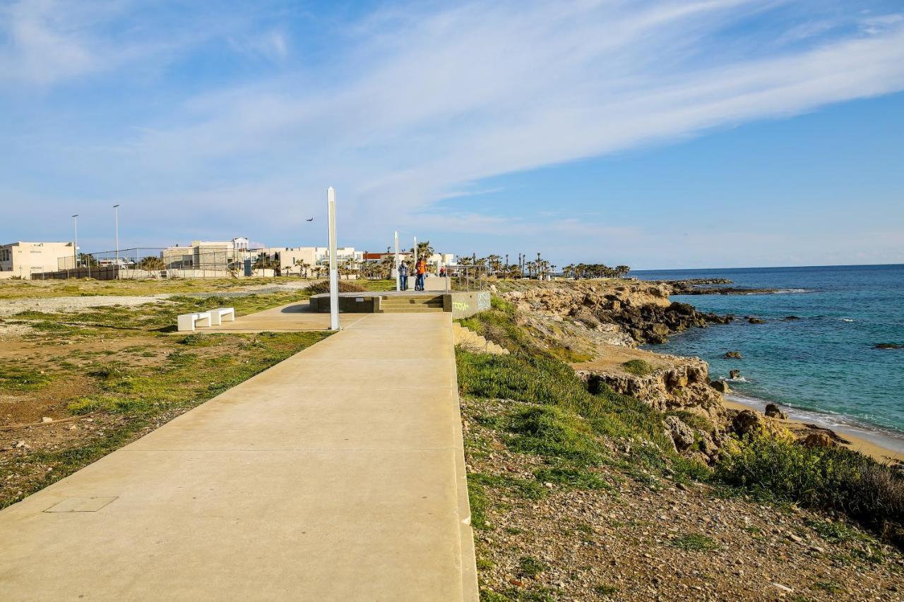Sea Side Appartment In Kato Paphos Luaran gambar