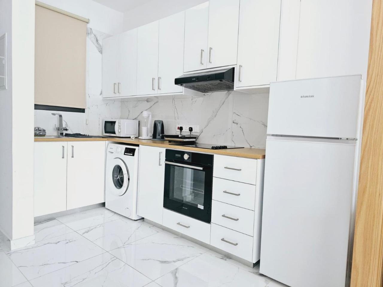Sea Side Appartment In Kato Paphos Luaran gambar